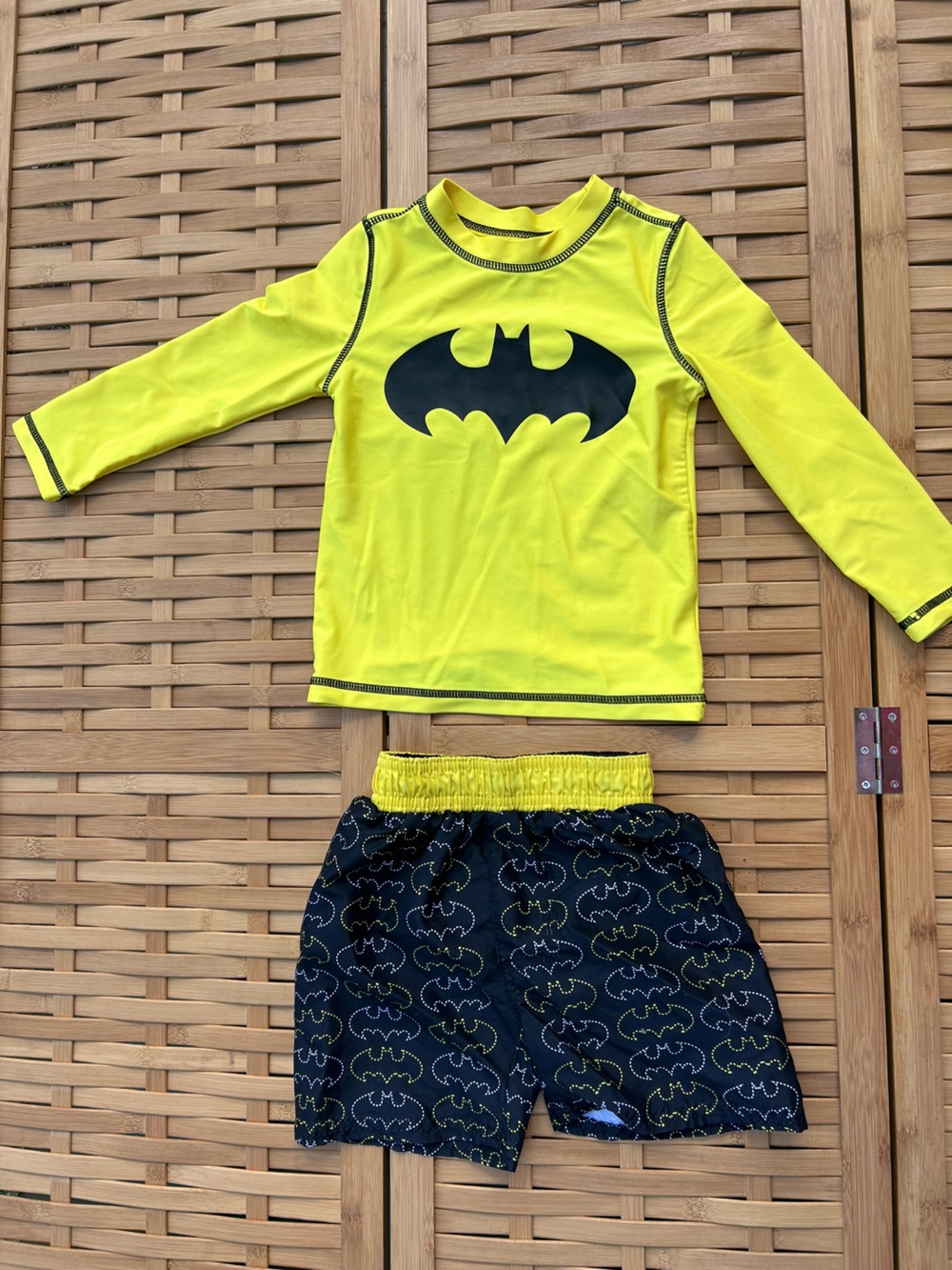 🔥3/$8- Batman Yellow and Navy Kids Swim Rash Guard Set